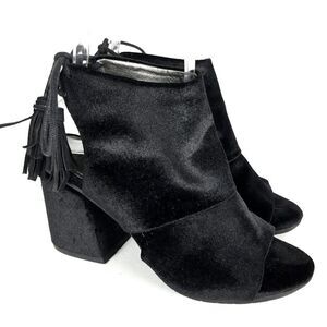 Kenneth Cole Reaction Reach The Stars Black Velvet Tassel Sandals Size 5.5